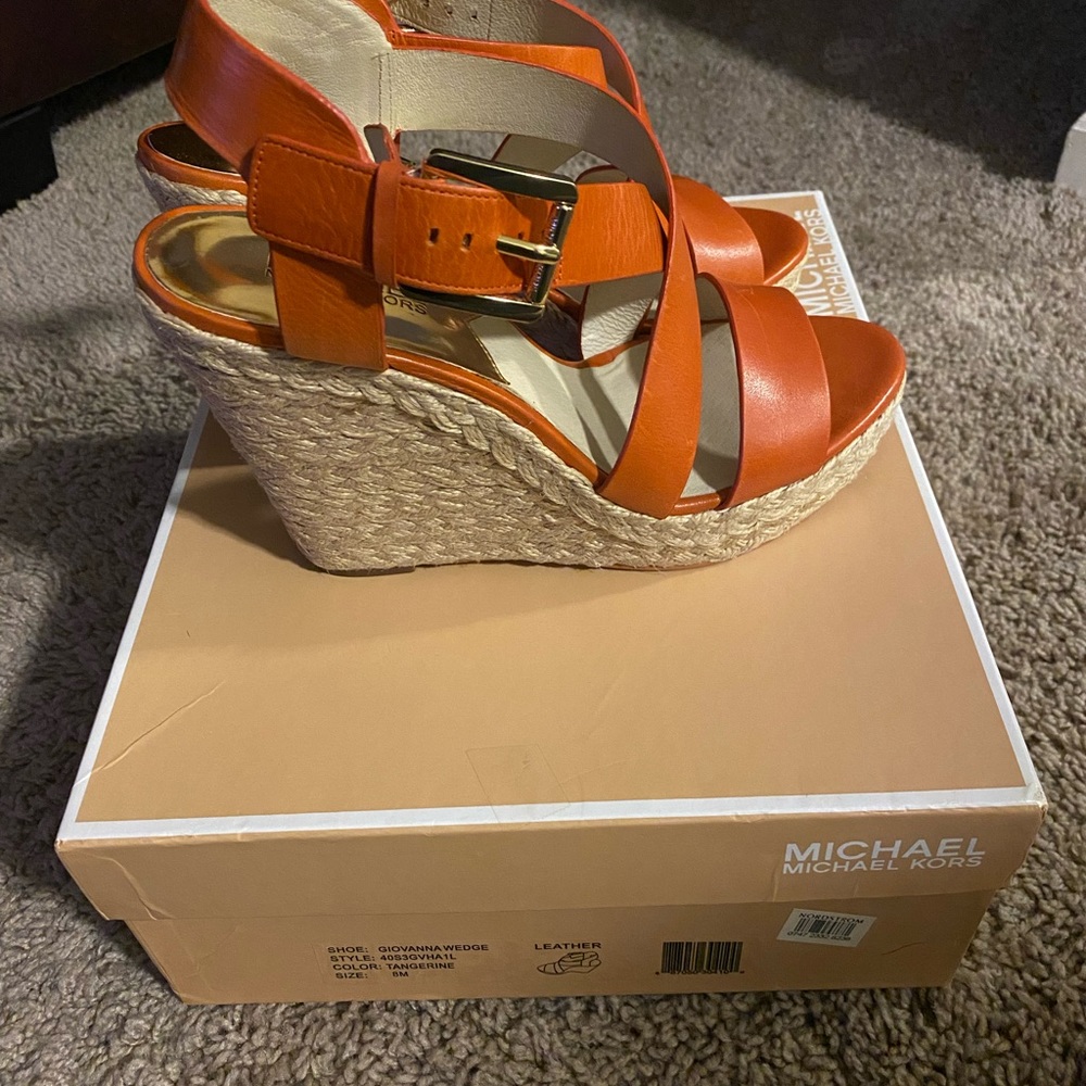 Women Michael Kors Giovanna Wedge Sandals in great condition size 8